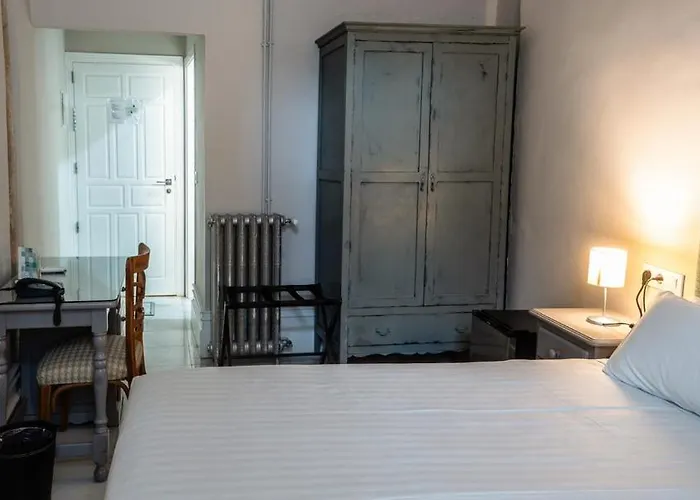 Simon * Севилья