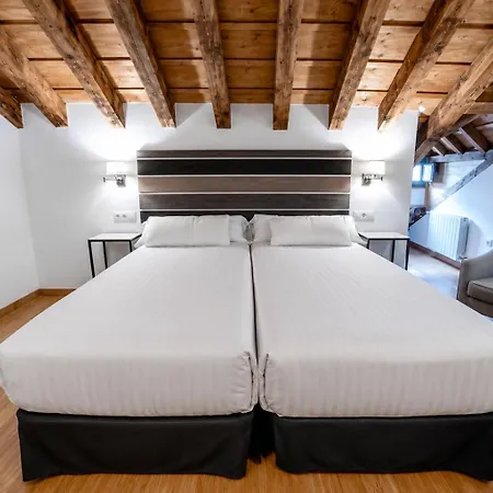 Simon Hotel *