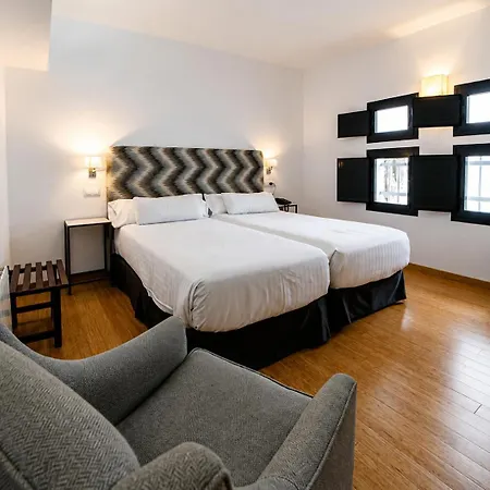 Simon Hotel *