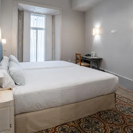 Simon Hotel *